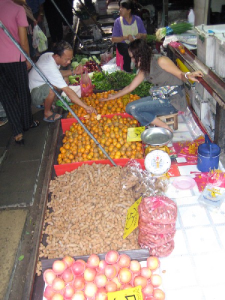 maeklong-railway-market-06